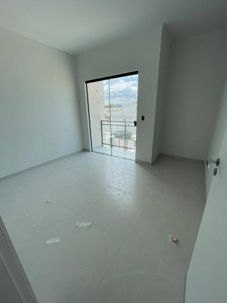 Imagem Sobrado com 2 Quartos à Venda, em Tijucas Imagem Sobrado com 2 Quartos à Venda, em Tijucas