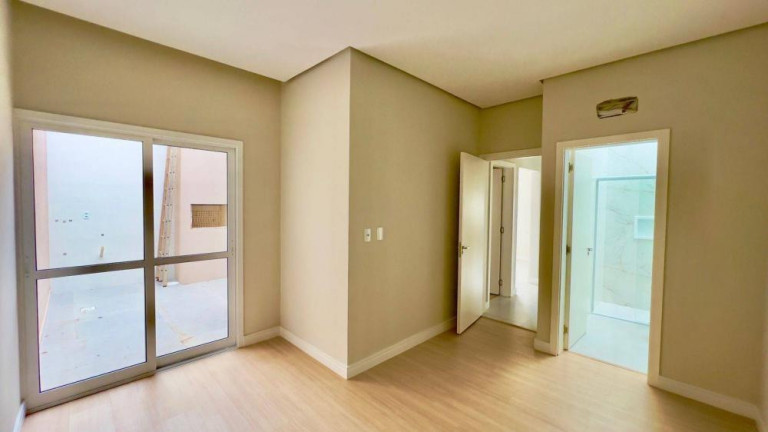 Imagem Imóvel com 3 Quartos à Venda, 74 m² Imagem Imóvel com 3 Quartos à Venda, 74 m²