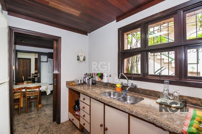 Imagem Casa com 3 Quartos à Venda, 253 m² em Rio Branco - Porto Alegre Imagem Casa com 3 Quartos à Venda, 253 m² em Rio Branco - Porto Alegre