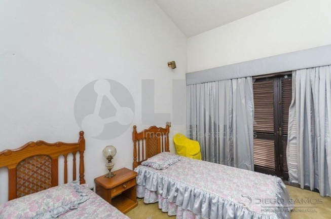 Imagem Casa com 5 Quartos à Venda, 530 m² em Jardim Lindóia - Porto Alegre Imagem Casa com 5 Quartos à Venda, 530 m² em Jardim Lindóia - Porto Alegre