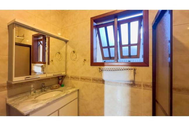 Imagem Casa com 4 Quartos à Venda, 307 m² em Partenon - Porto Alegre Imagem Casa com 4 Quartos à Venda, 307 m² em Partenon - Porto Alegre