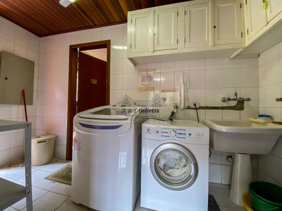 Imagem Casa com 6 Quartos à Venda, 300 m² em Alto Capivari - Campos Do Jordão Imagem Casa com 6 Quartos à Venda, 300 m² em Alto Capivari - Campos Do Jordão