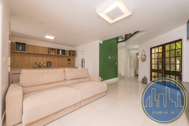 Imagem Casa com 3 Quartos à Venda, 350 m² em Praia Das Taquaras - Balneário Camboriú