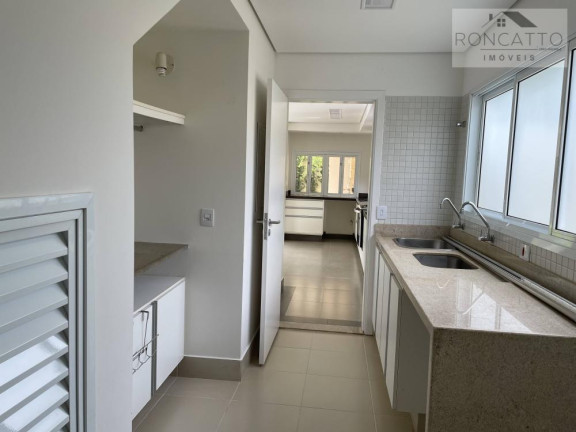 Imagem Casa de Condomínio com 4 Quartos à Venda, 240 m²