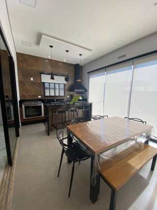 Imagem Casa de Condomínio com 3 Quartos à Venda, 258 m²