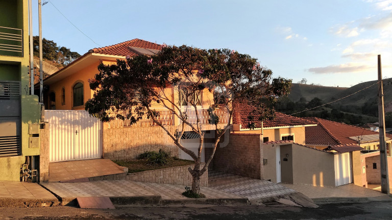 Imagem Casa com 3 Quartos à Venda, 195 m² em Residencial Rezende I - Bandeira Do Sul Imagem Casa com 3 Quartos à Venda, 195 m² em Residencial Rezende I - Bandeira Do Sul