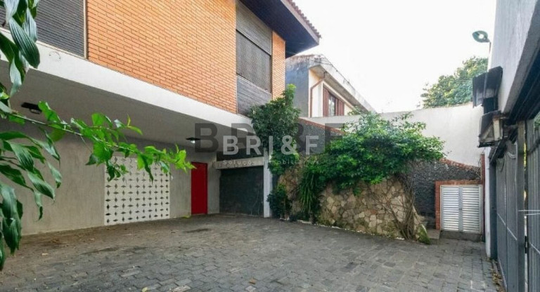 Imagem Sobrado com 3 Quartos à Venda, 256 m² em Moema - São Paulo Imagem Sobrado com 3 Quartos à Venda, 256 m² em Moema - São Paulo