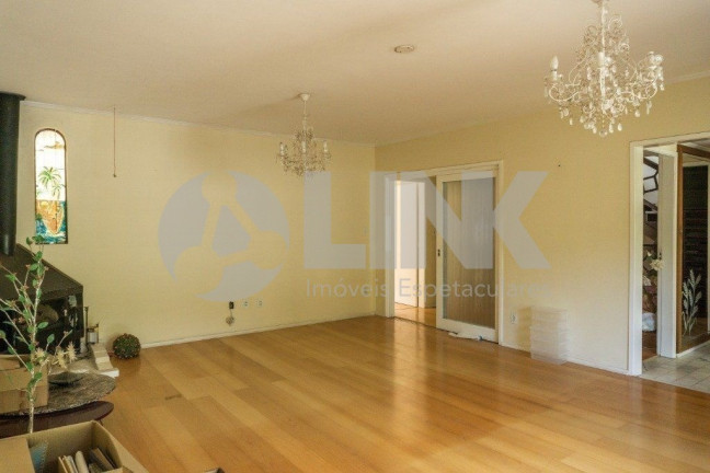 Imagem Casa com 5 Quartos à Venda, 297 m² em Chácara Das Pedras - Porto Alegre Imagem Casa com 5 Quartos à Venda, 297 m² em Chácara Das Pedras - Porto Alegre