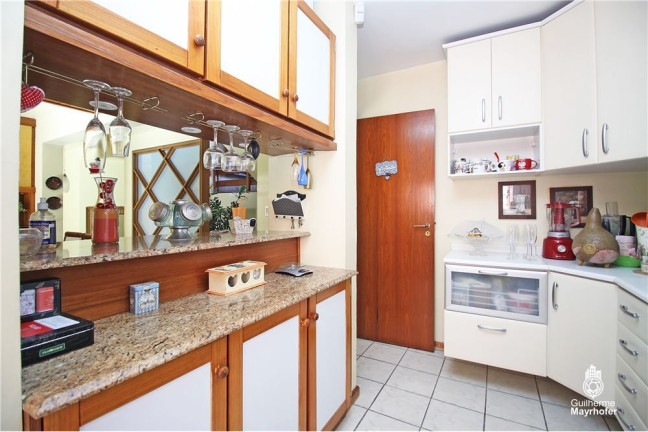 Imagem Casa com 5 Quartos à Venda, em Glória - Porto Alegre Imagem Casa com 5 Quartos à Venda, em Glória - Porto Alegre