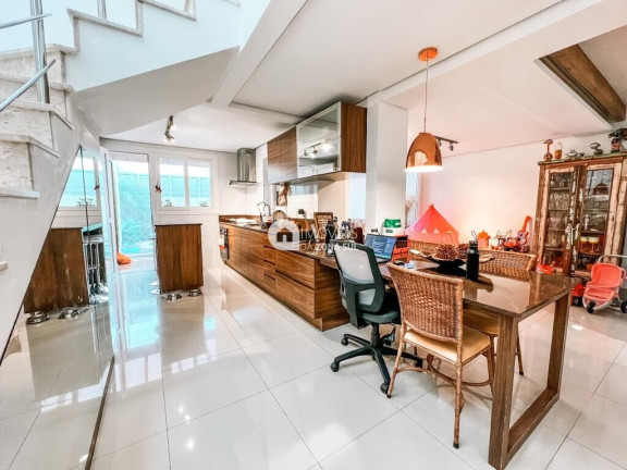 Imagem Casa com 3 Quartos à Venda, 151 m²