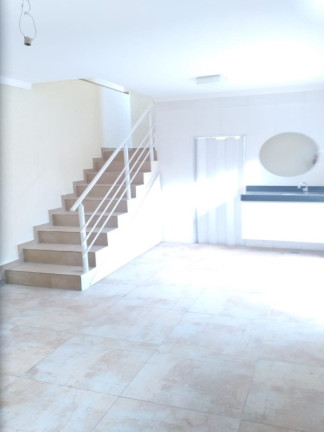 Imagem Casa com 3 Quartos para Alugar, 250 m² em Jardim Das Laranjeiras - São Paulo