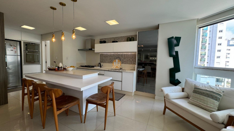 Imagem Imóvel com 3 Quartos à Venda, 146 m² em Centro - Balneário Camboriú Imagem Imóvel com 3 Quartos à Venda, 146 m² em Centro - Balneário Camboriú