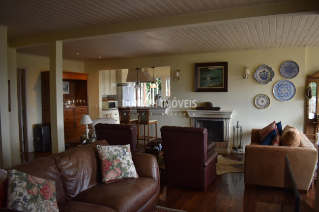 Imagem Casa com 4 Quartos à Venda, 250 m² em Região Da Pedra Do Fogo - Campos Do Jordão Imagem Casa com 4 Quartos à Venda, 250 m² em Região Da Pedra Do Fogo - Campos Do Jordão