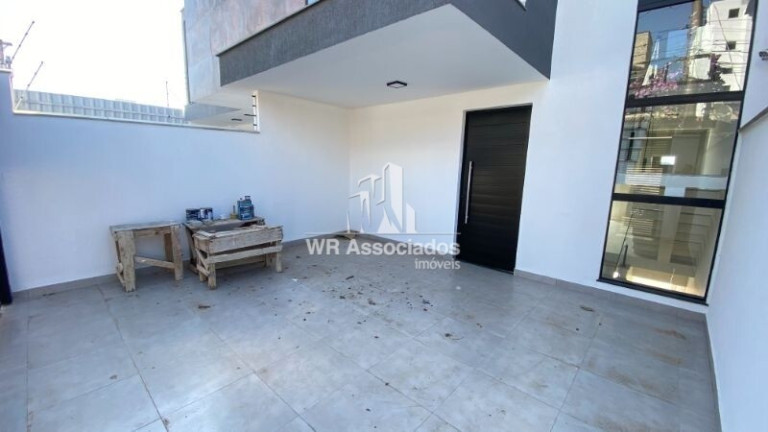 Imagem Casa com 3 Quartos à Venda, 230 m² Imagem Casa com 3 Quartos à Venda, 230 m²