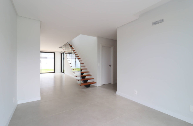 Imagem Casa com 3 Quartos à Venda, em Rio Tavares - Florianópolis Imagem Casa com 3 Quartos à Venda, em Rio Tavares - Florianópolis