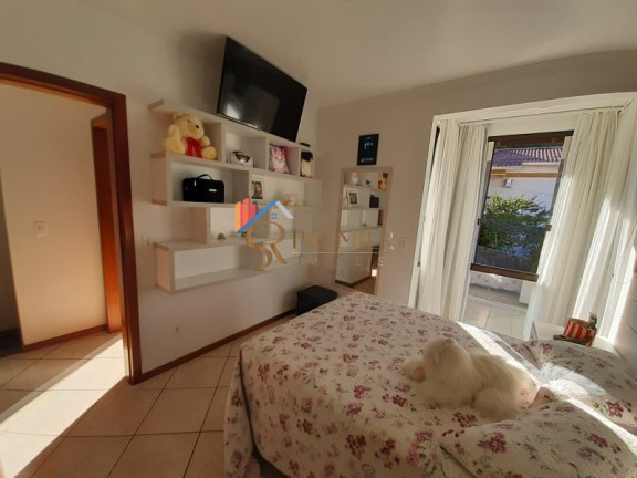 Imagem Casa com 3 Quartos à Venda, 256 m² em Trindade - Florianópolis Imagem Casa com 3 Quartos à Venda, 256 m² em Trindade - Florianópolis