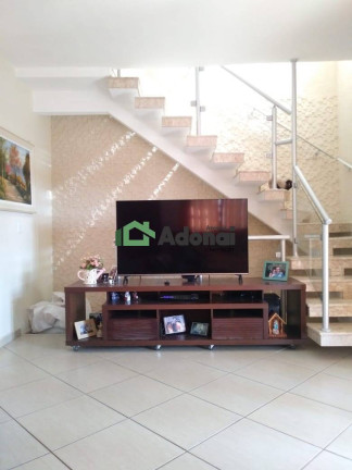 Imagem Casa com 4 Quartos à Venda, 242 m² em Jordanésia - Cajamar Imagem Casa com 4 Quartos à Venda, 242 m² em Jordanésia - Cajamar