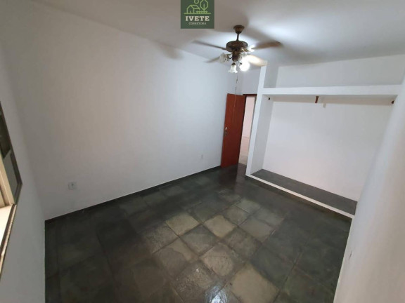 Imagem Casa com 3 Quartos à Venda, 250 m²
