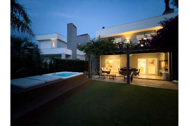 Imagem Casa com 3 Quartos à Venda, 201 m² em Centro - Xangri-lá