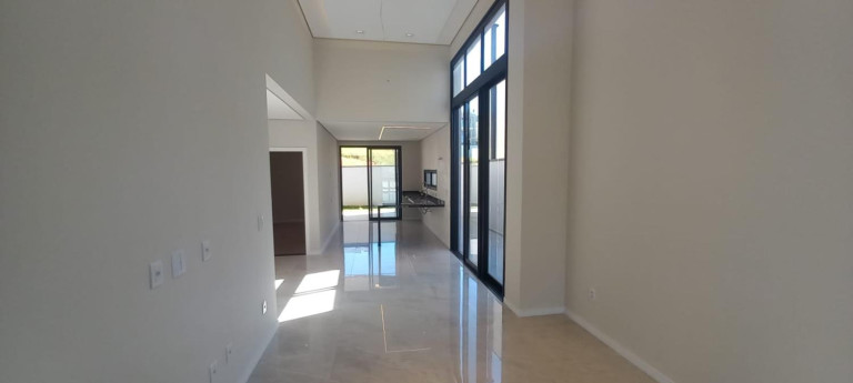 Imagem Imóvel com 4 Quartos à Venda, 200 m² Imagem Imóvel com 4 Quartos à Venda, 200 m²