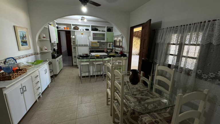 Imagem Casa com 5 Quartos para Alugar, 300 m² em Coqueiral - Araruama Imagem Casa com 5 Quartos para Alugar, 300 m² em Coqueiral - Araruama