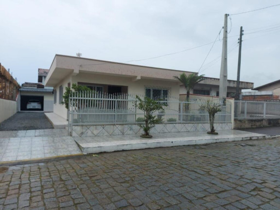 Imagem Casa com 3 Quartos à Venda, em Cedro - Camboriú Imagem Casa com 3 Quartos à Venda, em Cedro - Camboriú