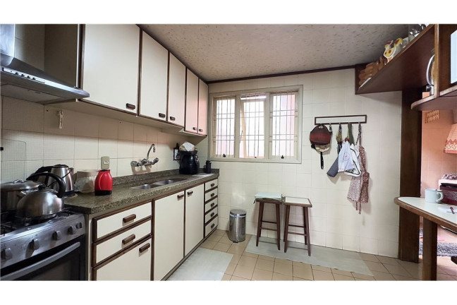 Imagem Casa com 3 Quartos à Venda,  em Passo Da Areia - Porto Alegre