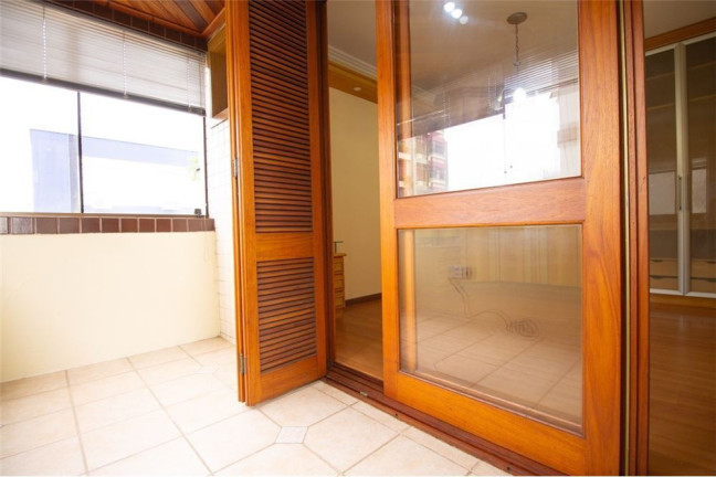 Imagem Imóvel com 3 Quartos à Venda, 157 m² em Menino Deus - Porto Alegre Imagem Imóvel com 3 Quartos à Venda, 157 m² em Menino Deus - Porto Alegre