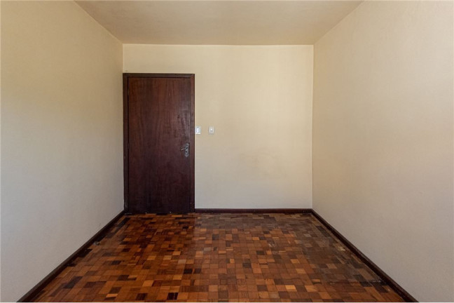 Imagem Imóvel com 2 Quartos à Venda,  em Passo Da Areia - Porto Alegre
