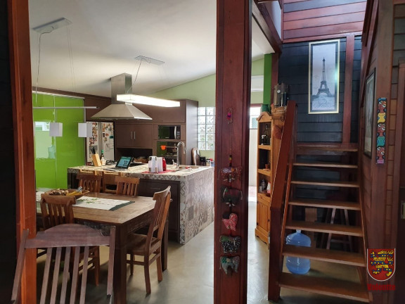 Imagem Casa com 4 Quartos à Venda, em Lagoa Da Conceição - Florianópolis Imagem Casa com 4 Quartos à Venda, em Lagoa Da Conceição - Florianópolis