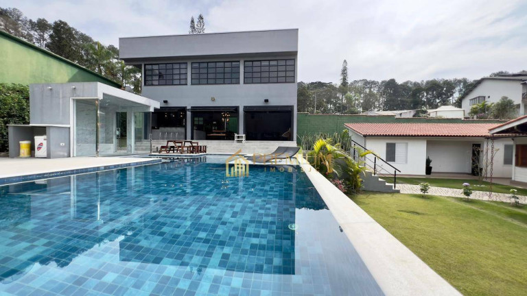 Casa com 7 Quartos à Venda, 400 m² em Pouso Alegre - Santa Isabel