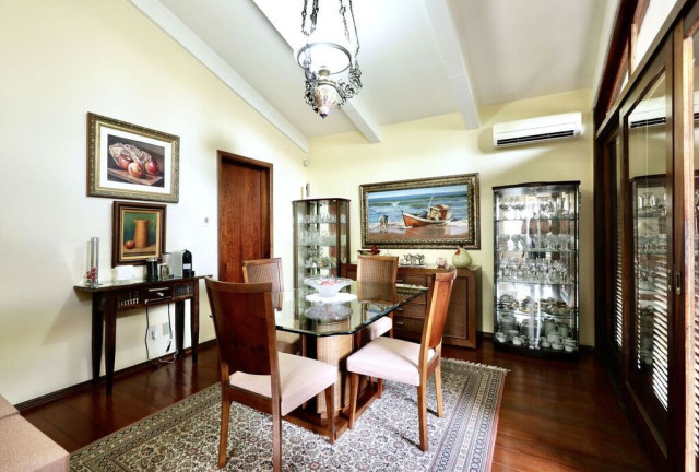 Imagem Casa com 3 Quartos à Venda, em Cristal - Porto Alegre Imagem Casa com 3 Quartos à Venda, em Cristal - Porto Alegre