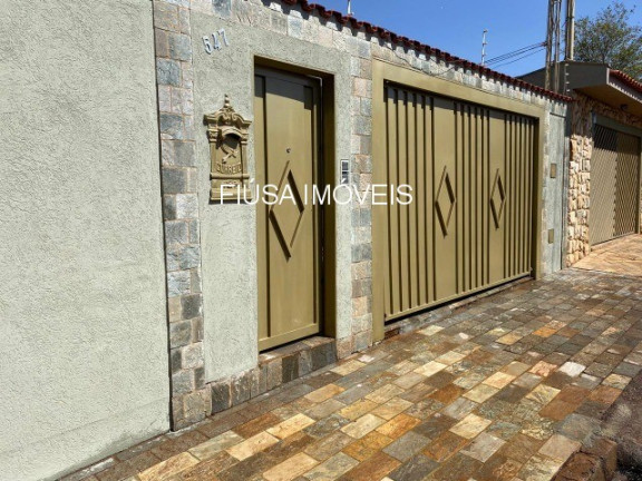 Casa com 3 Quartos à Venda,  em Sumarezinho - Ribeirão Preto