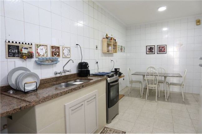 Imagem Casa com 5 Quartos à Venda, em Jardim Itu - Porto Alegre Imagem Casa com 5 Quartos à Venda, em Jardim Itu - Porto Alegre