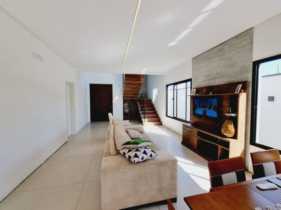 Imagem Casa com 3 Quartos à Venda, 300 m² em Piracangaguá - Taubaté Imagem Casa com 3 Quartos à Venda, 300 m² em Piracangaguá - Taubaté