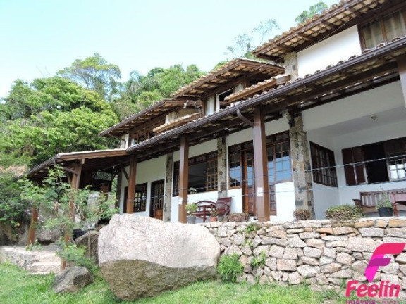 Imagem Casa com 8 Quartos à Venda, 217 m² em Campeche - Florianópolis Imagem Casa com 8 Quartos à Venda, 217 m² em Campeche - Florianópolis