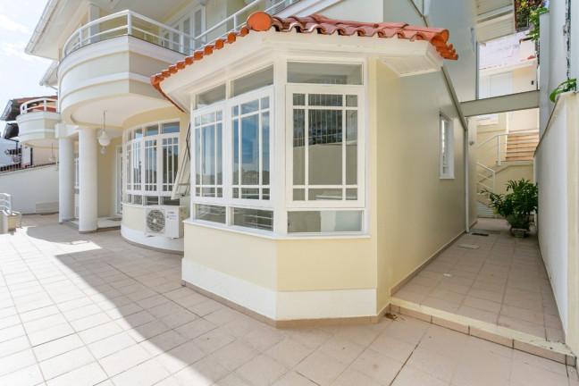 Imagem Casa com 4 Quartos à Venda, em Carvoeira - Florianópolis Imagem Casa com 4 Quartos à Venda, em Carvoeira - Florianópolis