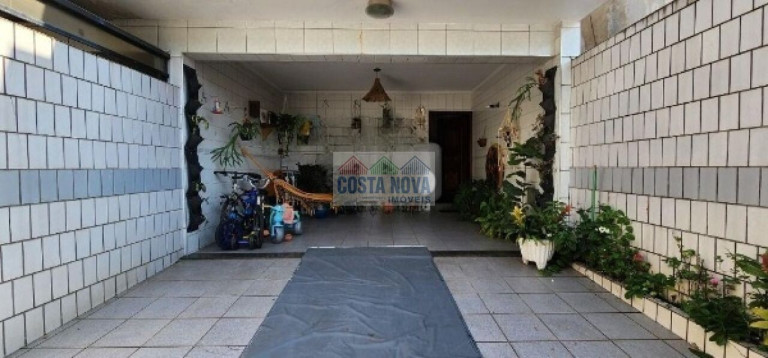 Imagem Casa com 6 Quartos à Venda, 279 m²