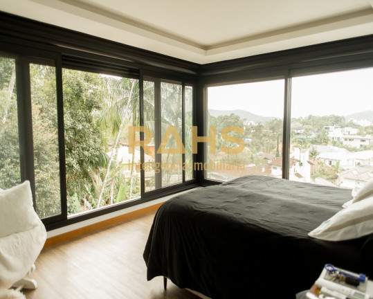 Imagem Casa com 4 Quartos à Venda, 671 m² em América - Joinville Imagem Casa com 4 Quartos à Venda, 671 m² em América - Joinville