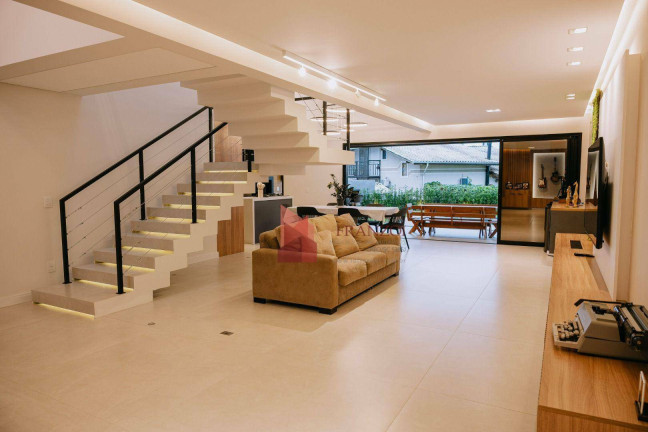 Imagem Casa com 3 Quartos à Venda, 309 m² em Dom Bosco - Itajaí Imagem Casa com 3 Quartos à Venda, 309 m² em Dom Bosco - Itajaí