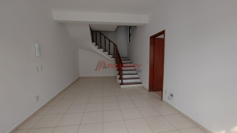Imagem Sobrado com 4 Quartos para Alugar, 282 m² em Centro - Santa Maria Imagem Sobrado com 4 Quartos para Alugar, 282 m² em Centro - Santa Maria