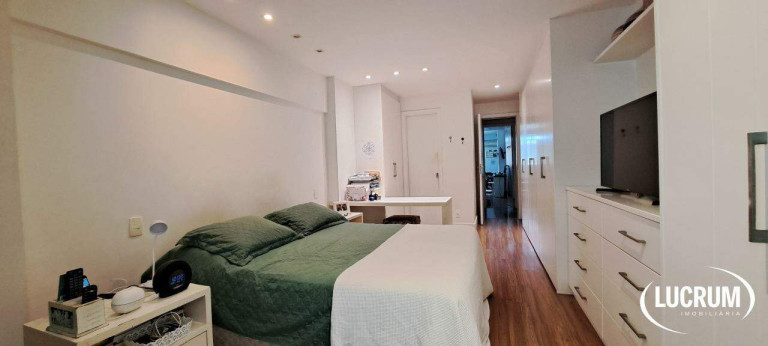 Imagem Apartamento com 3 Quartos à Venda, 156 m² em Laranjeiras - Rio De Janeiro Imagem Apartamento com 3 Quartos à Venda, 156 m² em Laranjeiras - Rio De Janeiro