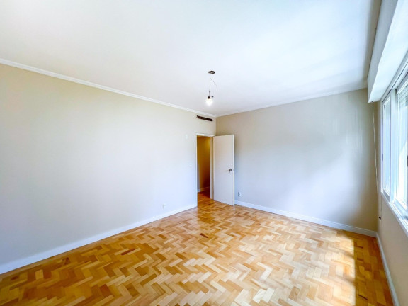 Imagem Imóvel com 4 Quartos à Venda, 226 m² em Moinhos De Vento - Porto Alegre Imagem Imóvel com 4 Quartos à Venda, 226 m² em Moinhos De Vento - Porto Alegre