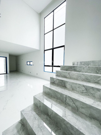 Imagem Sobrado com 3 Quartos à Venda, 155 m² em Centro - Itajaí