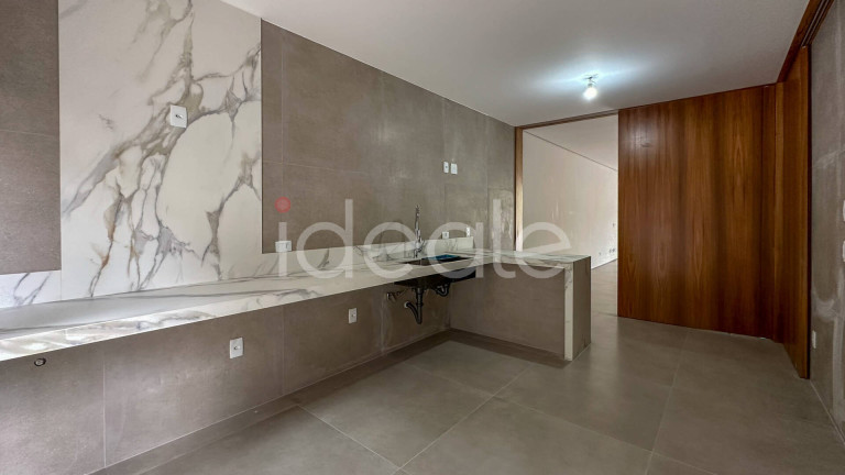 Imagem Casa de Condomínio com 5 Quartos à Venda,  em Barra Da Tijuca - Rio De Janeiro