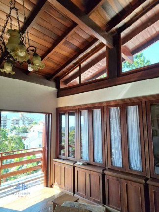 Imagem Casa com 5 Quartos à Venda, 328 m² em Córrego Grande - Florianópolis