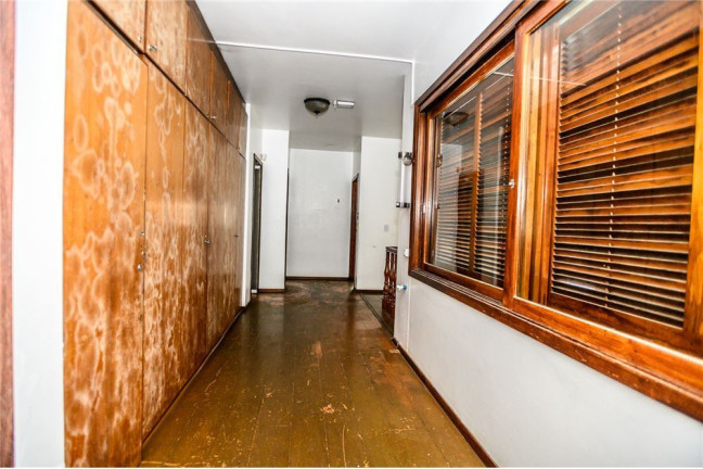 Imagem Casa com 6 Quartos à Venda,  em Passo Da Areia - Porto Alegre