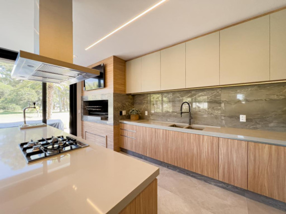 Imagem Casa com 6 Quartos à Venda, 200 m² em -- - Capao Da Canoa Imagem Casa com 6 Quartos à Venda, 200 m² em -- - Capao Da Canoa
