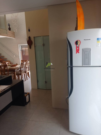 Imagem Casa de Condomínio com 3 Quartos à Venda, 200 m²