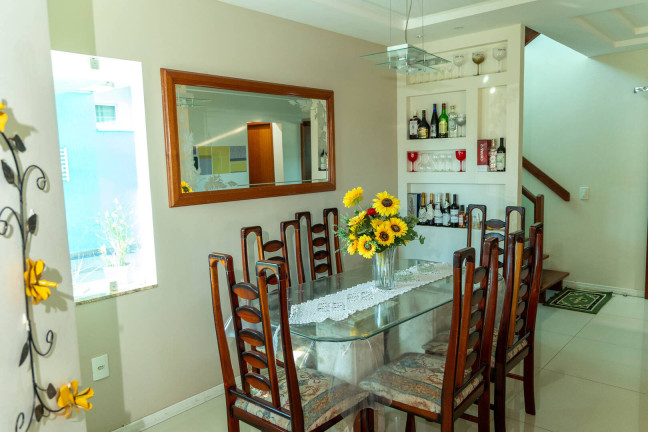 Imagem Casa com 5 Quartos à Venda, 360 m² em Centro - Maricá